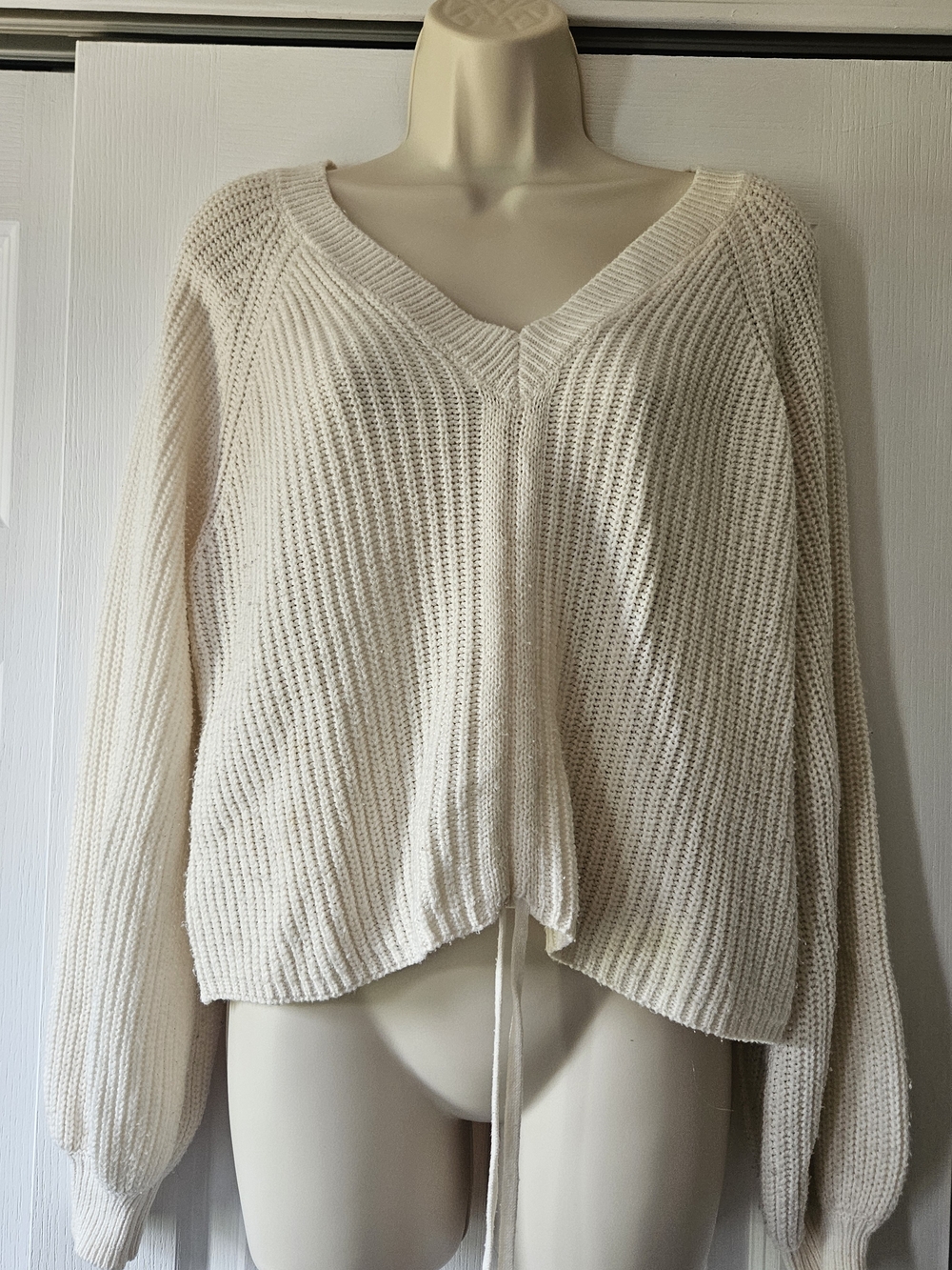 SO Cream V-Neck Ribbed Knit Sweater